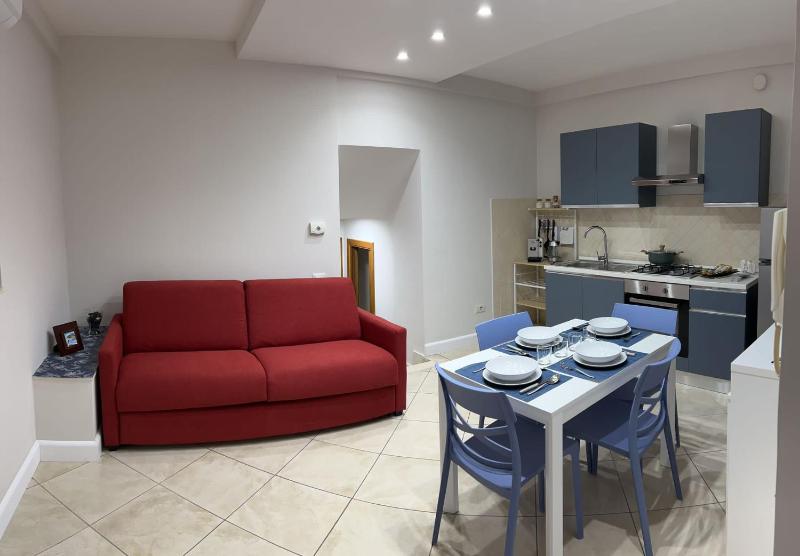 TERRAZZINO CORRERA GUEST HOUSE — отель с удобствами в Неаполе