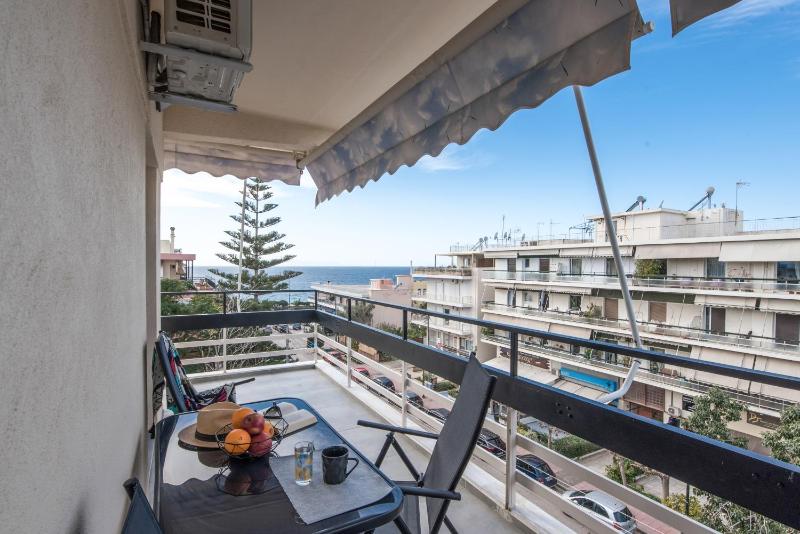 Valeria's Sea View Apartment — комфортный отель в Афины