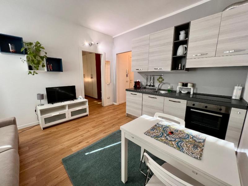 CUTE FLAT - BEST PRICE - Wi Fi - AC - TV — отель в Флоренции, Италия