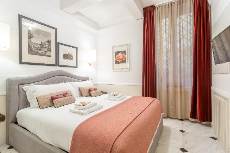 Цены на Stylish Spanish Steps Retreat в Риме