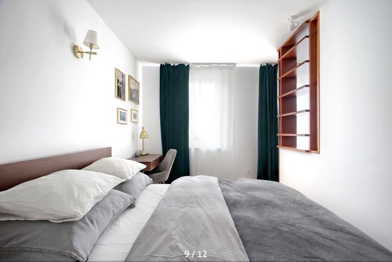 Цены на Spacious Quiet Apt Close to the Belvedere Palace в Варшаве