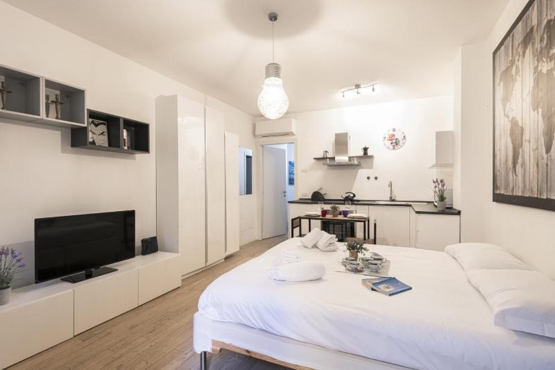 Easylife - Stile Navigli con terrazzo — комфортный отель в Милане