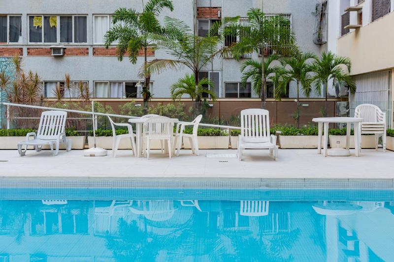 Flat Posto 6 com Piscina - Copacabana — забронировать отель в Рио