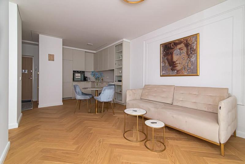 Stylish Apartment with Balcony by URBAN RENT — отель с удобствами в Вильнюсе