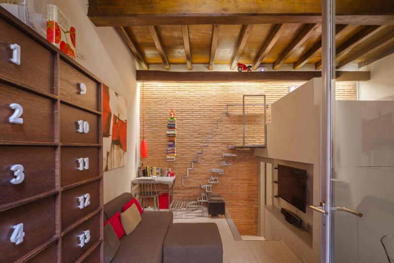 Modern loft next to the Spanish Steps — комфортный отель в Риме