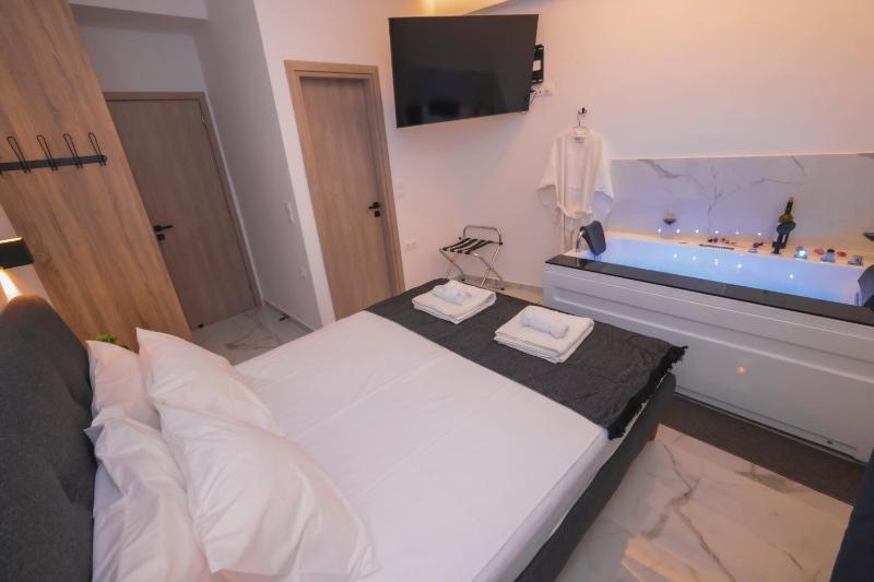 Zeos finest jacuzzi Suite — отель в Афины, Греция