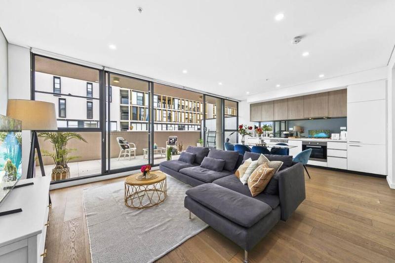 Urban Bliss 3BR Retreat - Split Level, Views, Parking — отель с удобствами в Сиднее