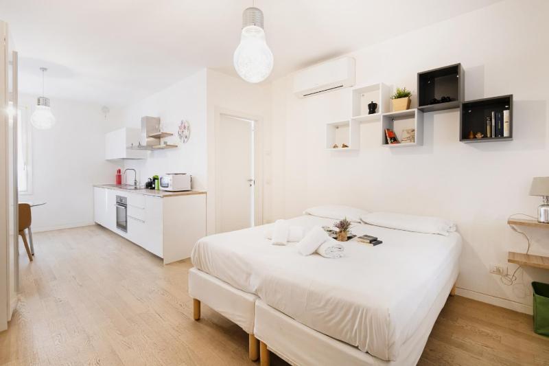 Цены на Easylife - Luminoso appartamento sui Navigli в Милане