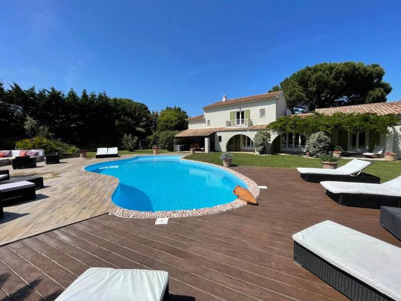 Villa a distance de marche de la plage et StTropez: — отель с удобствами в Сент-Тропезе