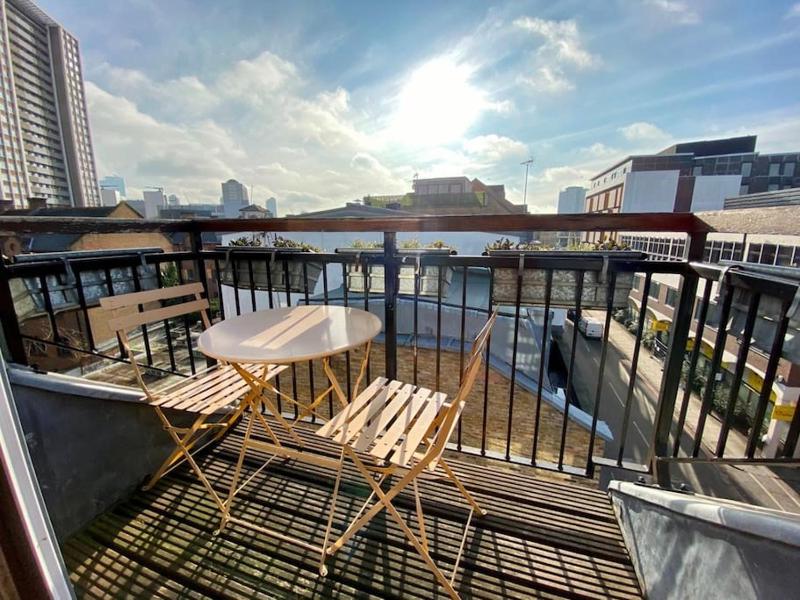 Modern & Bright Penthouse in Angel — отель с удобствами в Лондоне