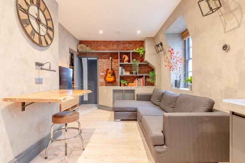 Newly-Refurbished Loft-Style Flat Farringdon! — отель с удобным расположением в Лондоне