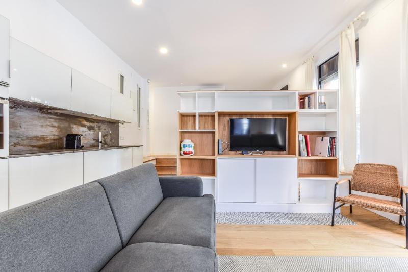 Loft exclusivo reformado de diseno — отель с удобным расположением в Мадриде