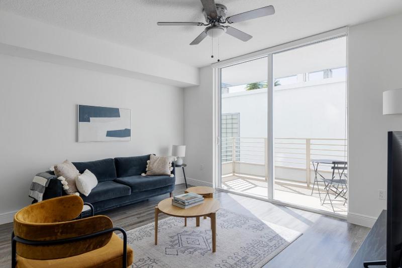 Brickell 1br w gym pool walk to beach MIA-85 — отель с удобствами в Майами
