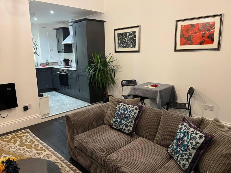 Цены на Modern and Spacious 2 Bedroom Flat near Shoreditch в Лондоне