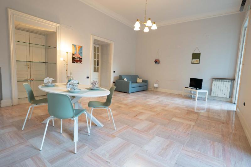 Residenza Castel dell'Ovo by Dimorra — комфортный отель в Неаполе
