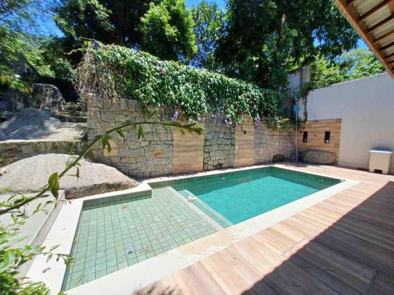 Linda casa em condominio fechado — комфортный отель в Рио