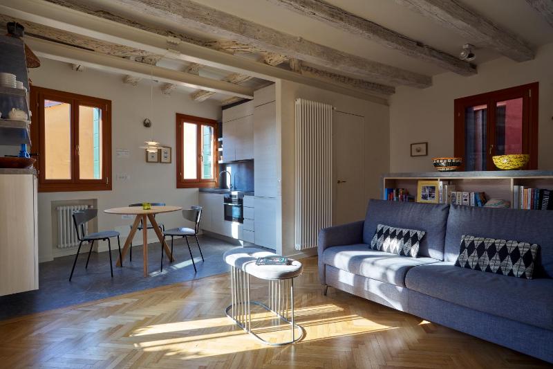 La Grancevola is a gorgeous apartment with balcony — отель в Венеции, Италия