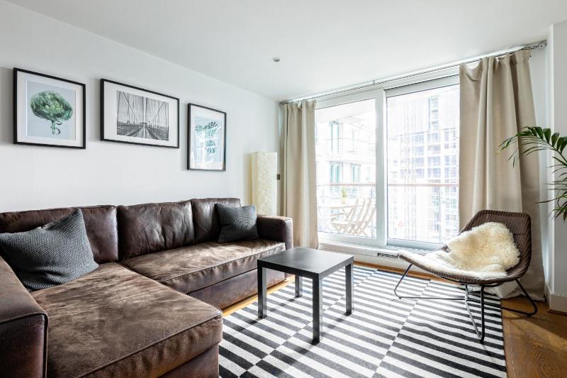 Apartment - Private balcony with River Thames view — отель с удобствами в Лондоне