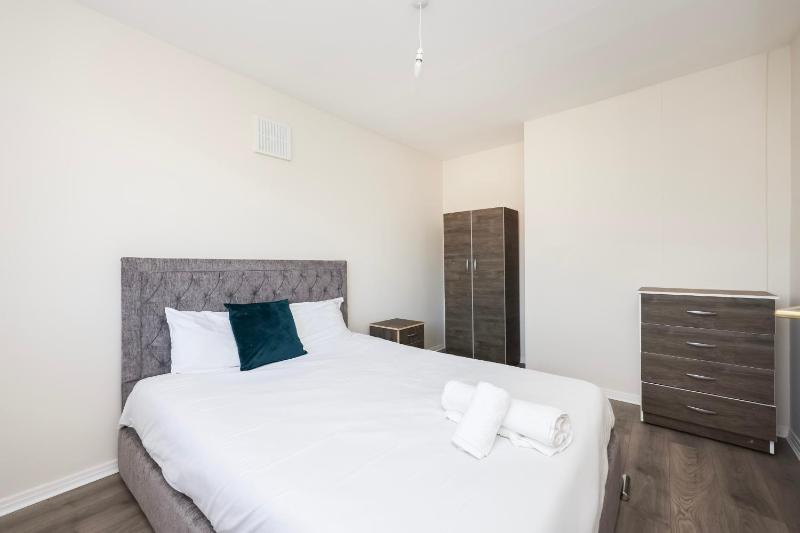 3 Bedroom King's College Denmark Hill Flat — отель с удобным расположением в Лондоне