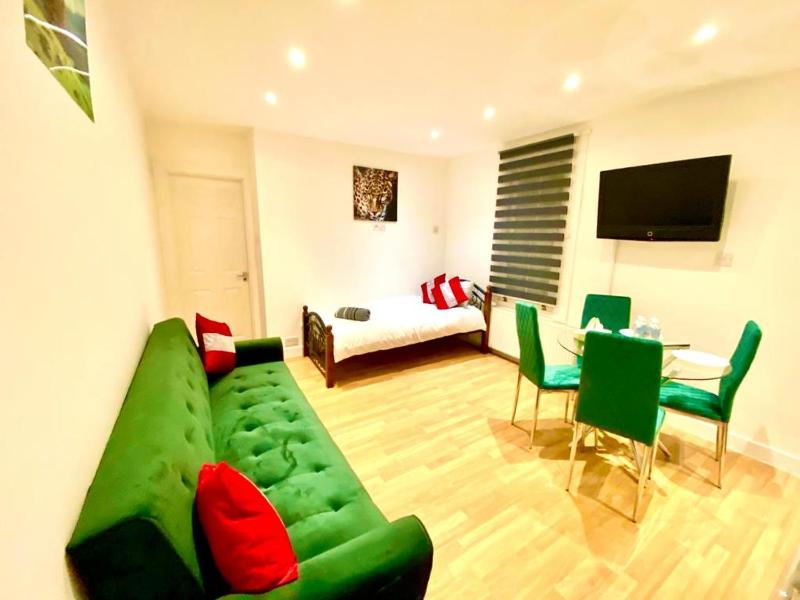 One Bedroom Apartment Queen's Park In Central London — забронировать отель в Лондоне