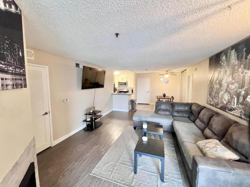 Hollywood Two bedroom & FREE Two parking spots apartment — отель в Лос-Анджелесе, Соединенные Штаты Америки