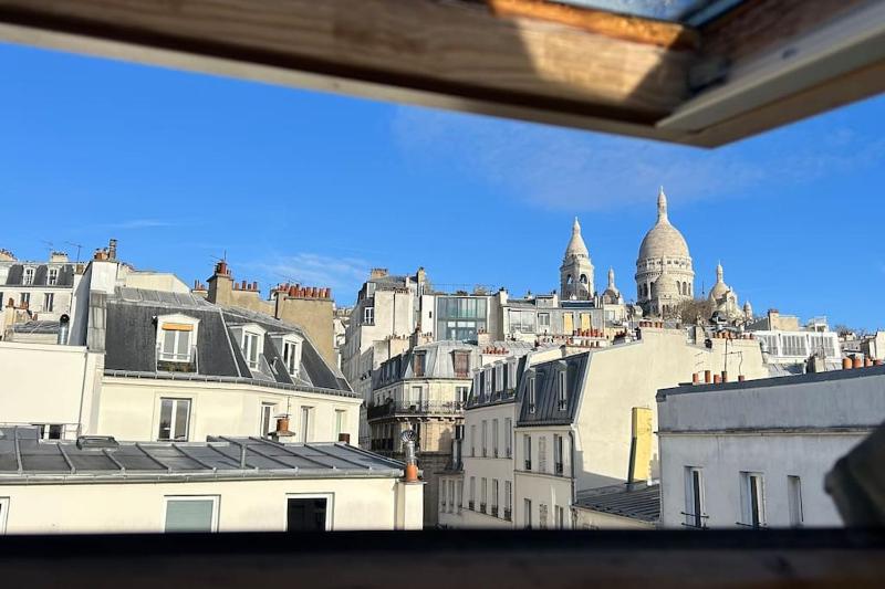 RARE : Duplex au Sommet de Montmartre/Sacre-Coeur — отель с удобным расположением в Париже