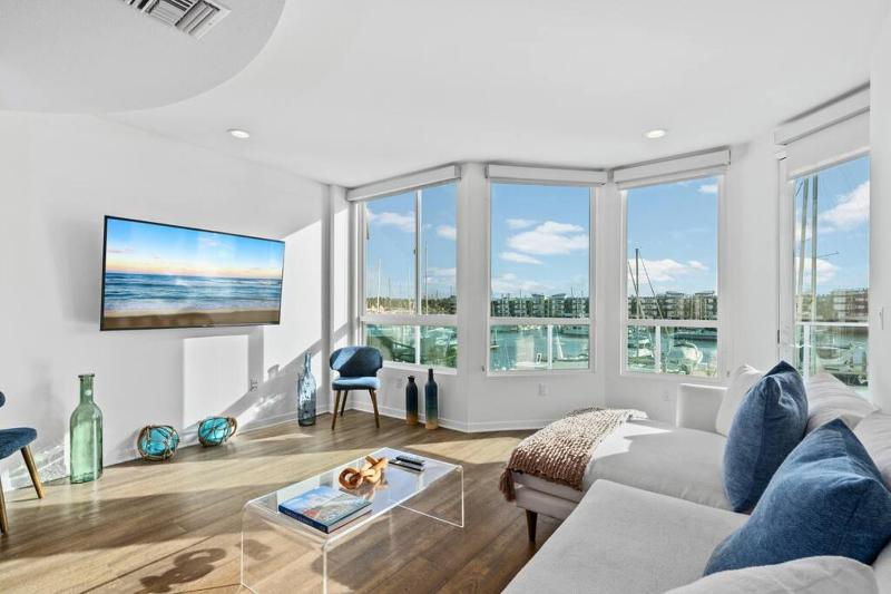 Blue Wave 2BD 2BA Stunning Marina View — забронировать отель в Лос-Анджелесе