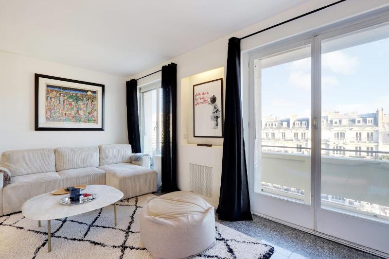 Modern apartment with Eiffel Tower view — отель в Париже, Франция