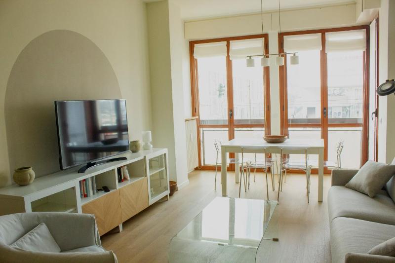 Charming Towers Guest House-Apartment — забронировать отель в Милане