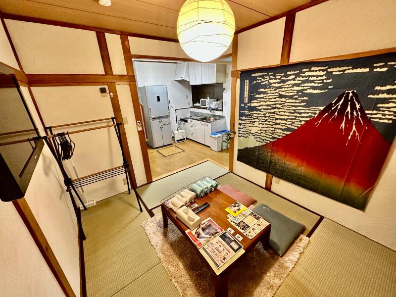 4 minute walk from the station,USJ33min KIX48min Namba10min, Convenience store, coin laundry, public bath, all 1 minute walk Kitakagaya INN OSAKA , 6 ppl, Near Namba to 10min, yi jin tu bu4fen yi xuan jia dai qie bei jia he wu yikarananba yimade10fen — отзывы гостей и цены