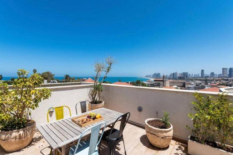 MAMAD Seaside Luxury 3BR with Rooftop and Parking — отель в Тель-Авиве, Израиль