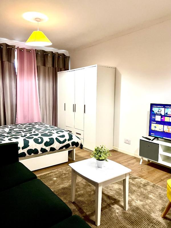 Cosy 4 bedrooms appartement — отель с удобствами в Лондоне