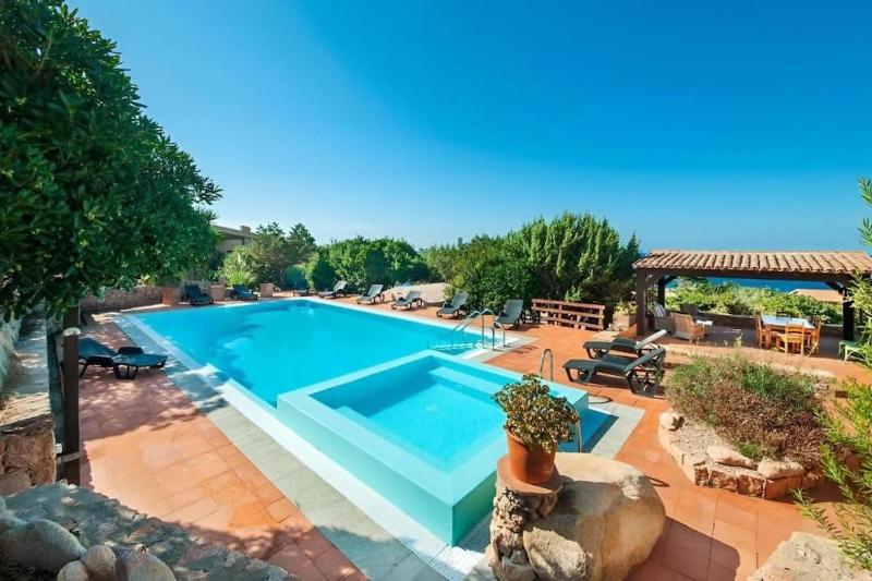 Villa Carla a Costa Paradiso - Lussuosa Villa con Piscina e Sauna