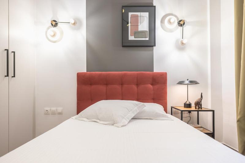 Cozy 2 BR flat at Mavili Square - Xenias — комфортный отель в Афины