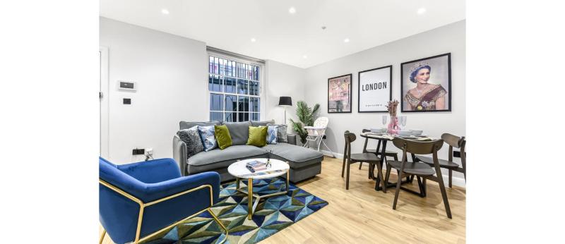London Calling: 2BR Flat with Chic London Flair — отель с удобным расположением в Лондоне