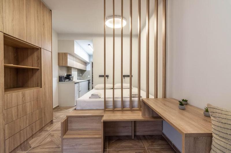 Цены на The Charming Studio (4' Panormou metro station) в Афины