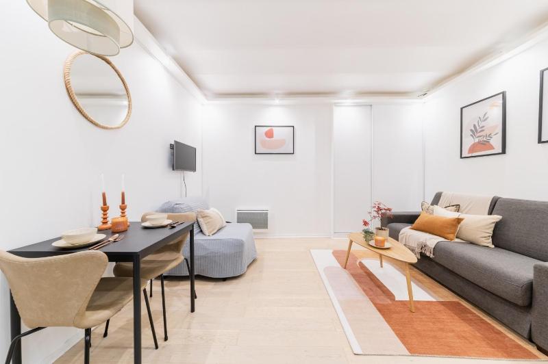 Imhost 8 - Lovely studio at St Michel-Notre Dame — забронировать отель в Париже