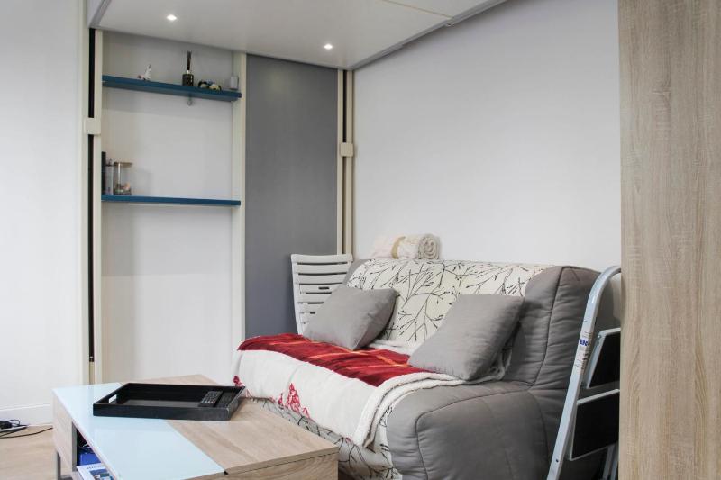 Modern cocoon near Belleville — забронировать отель в Париже