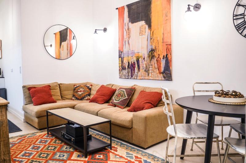 Charming apartment near Notre-Dame — отель с удобствами в Париже