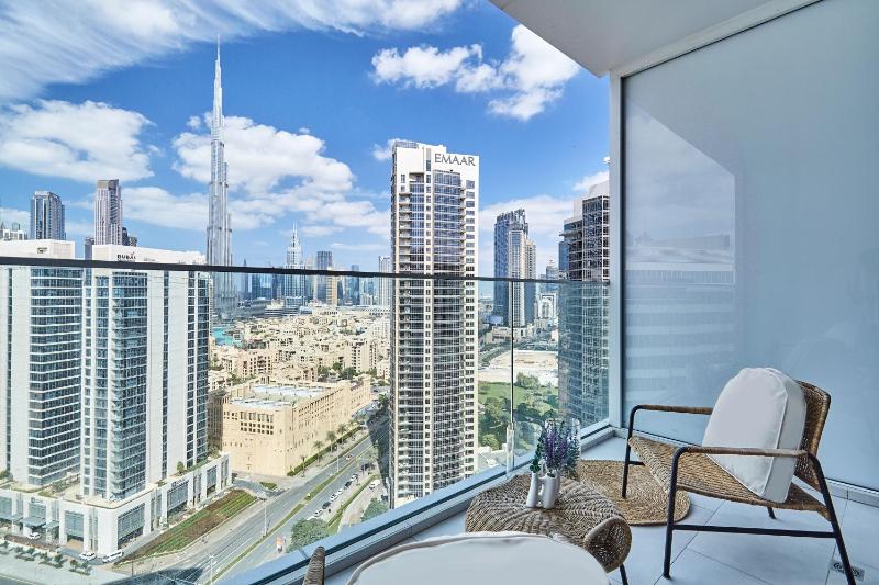 Luxury Studios with Burj Khalifa or Canal View in Downtown - Marquise Square Tower — забронировать отель в Дубае