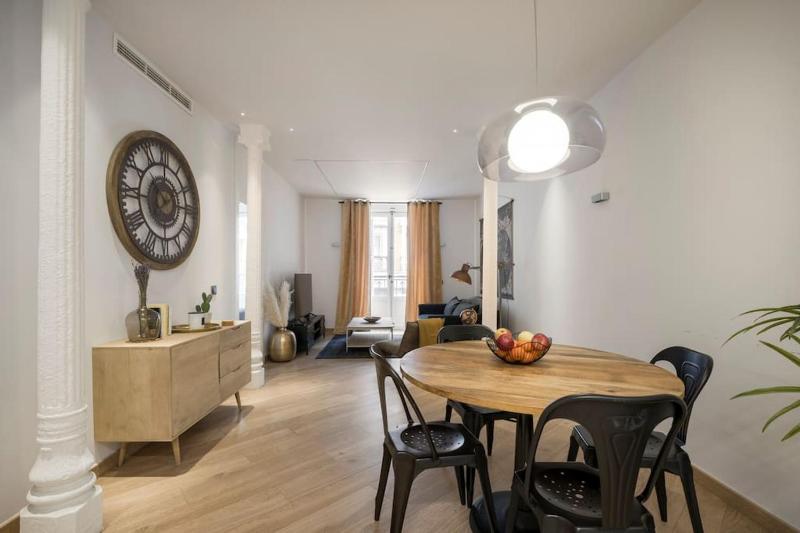 Lujoso apartamento cerca de Plaza Mayor — комфортный отель в Мадриде