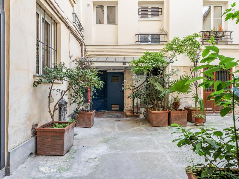 Цены на Joli studio rue de Nazareth в Париже