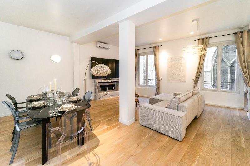 Pick A Flat's Apartment in Notre-Dame de Paris - Rue Saint-Severin — отель в Париже, Франция