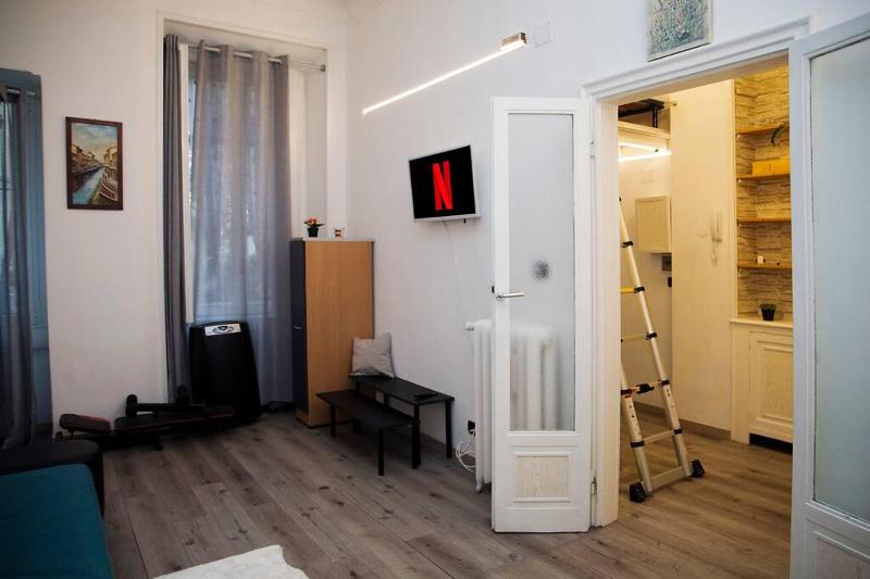 Home Studio Navigli — забронировать отель в Милане