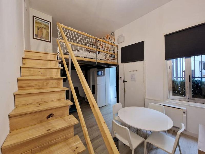 Mediodia Chica apartamento tipo loft en La Latina — отель с удобным расположением в Мадриде