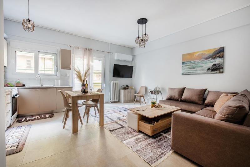 Cosy spacious apartments — забронировать отель в Афины