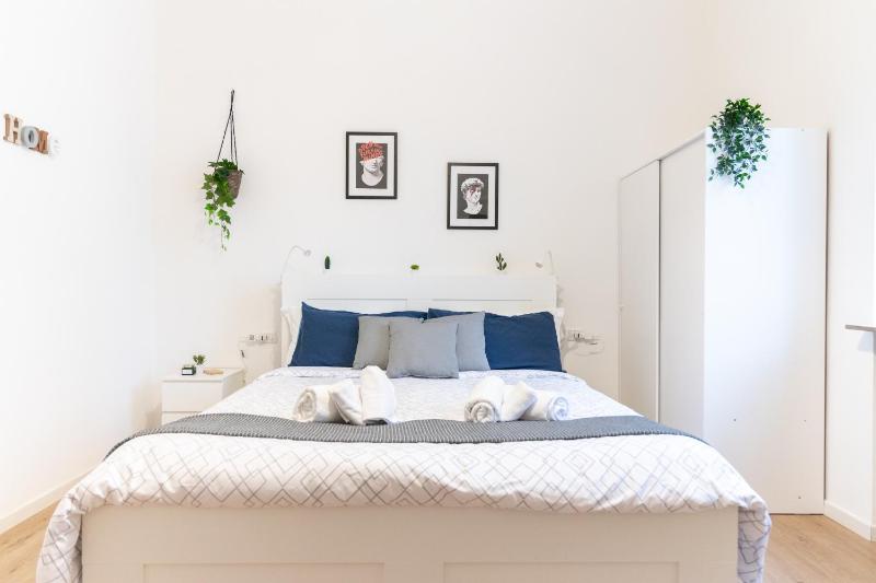 Cozy with WiFi & AC - Close to subway to Duomo — отель с удобствами в Милане