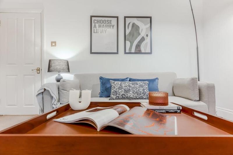 2 bed chic vintage flat at Bayswater — отзывы гостей и цены