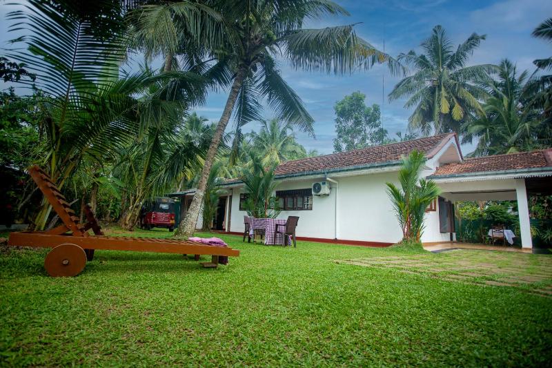 Red Palm Villa — комфортный отель в Хиккадува