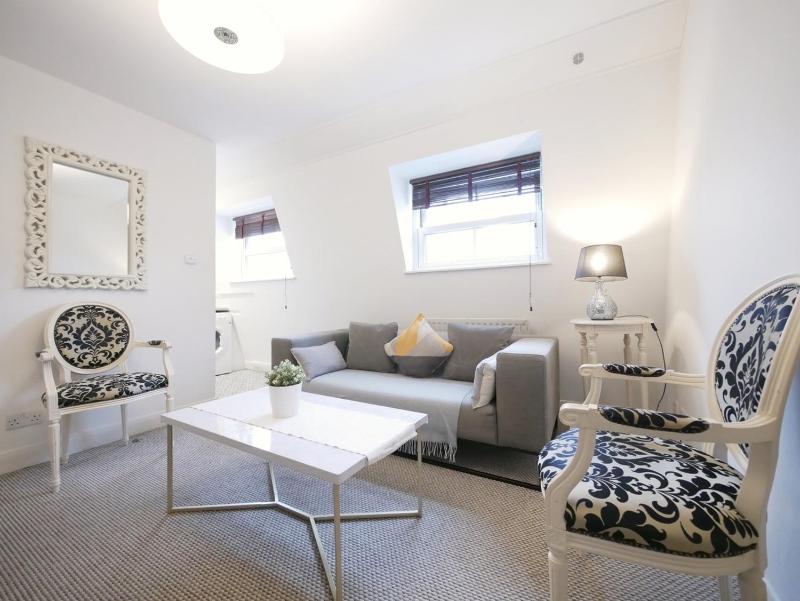 Cozy 1 Bed Apartment 2 mins from Paddington — отель в Лондоне, Соединенное Королевство
